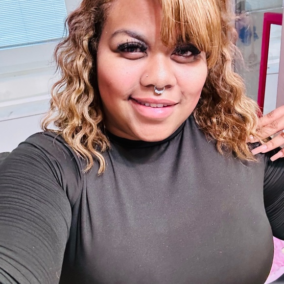 Meet your Posher, De'jhane - Picture 3 of 3